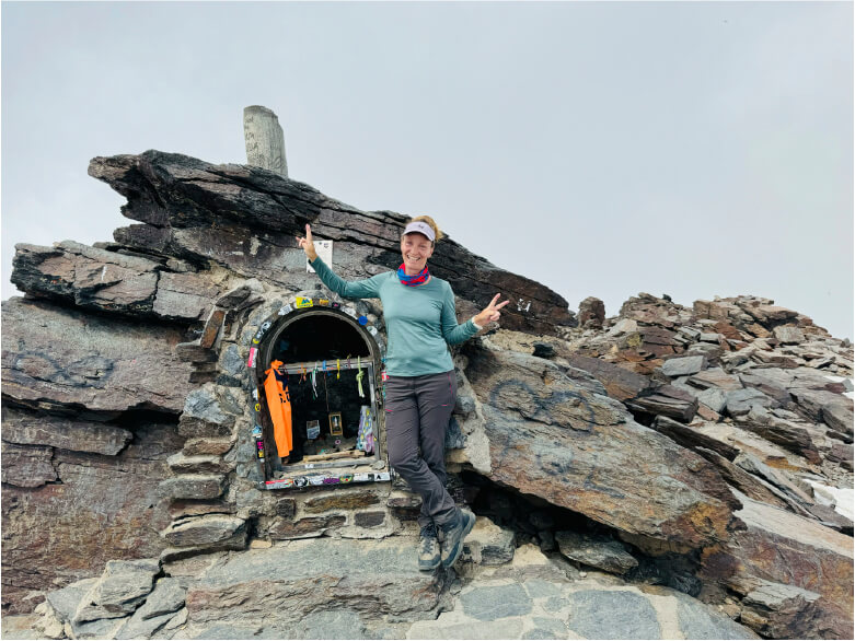 Camina con Guía. Guía titulada para turoperadores. Senderismo y rutas culturales en Mallorca, Sierra Nevada, Asturias, Cataluña, Azores e Irlanda.