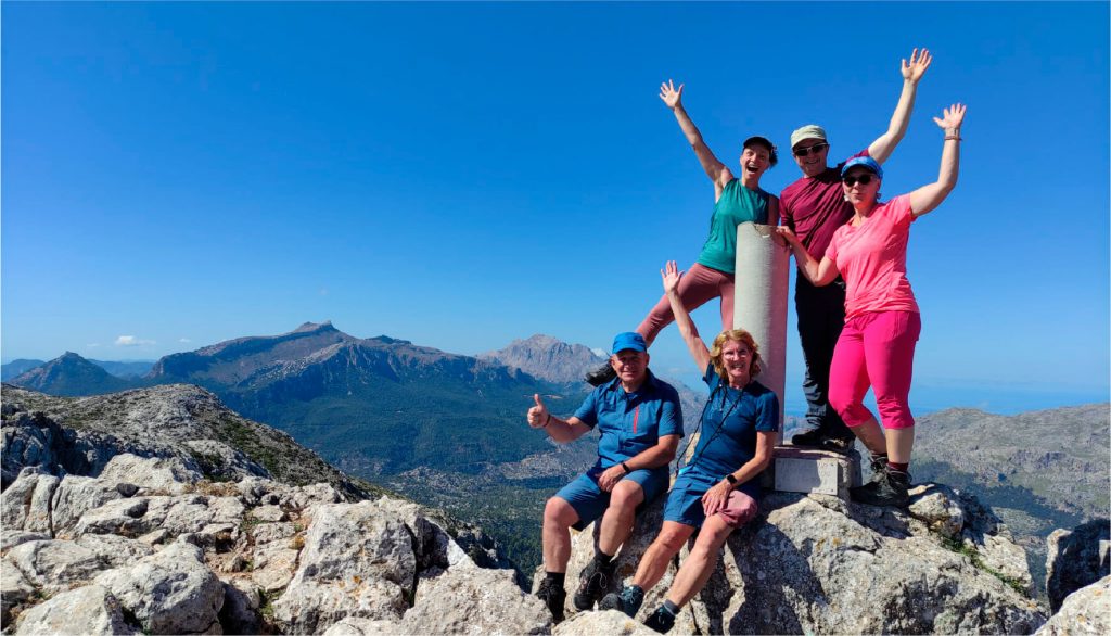 Camina con Guía. Guía titulada para turoperadores. Senderismo y rutas culturales en Mallorca, Sierra Nevada, Asturias, Cataluña, Azores e Irlanda.